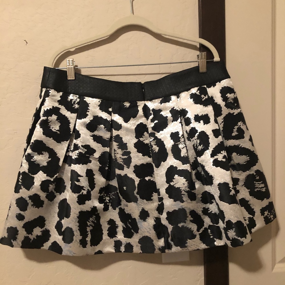 Banana Republic Leopard Jacquard Skirt. Gorgeous! #trending #leopard - Picture 2 of 4